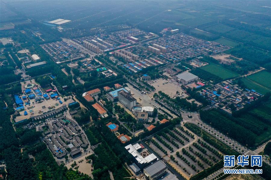 (新華全媒頭條·走向我們的小康生活·圖文互動(dòng))(1)我們村里的年輕人——賈家莊追求美好生活的“動(dòng)力源泉”