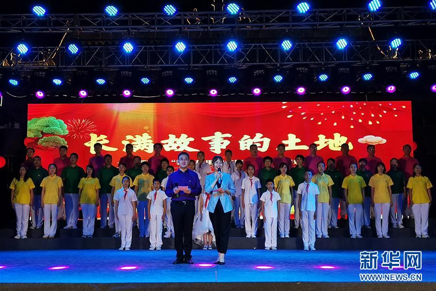 (新華全媒頭條·走向我們的小康生活·圖文互動(dòng))(2)我們村里的年輕人——賈家莊追求美好生活的“動(dòng)力源泉”