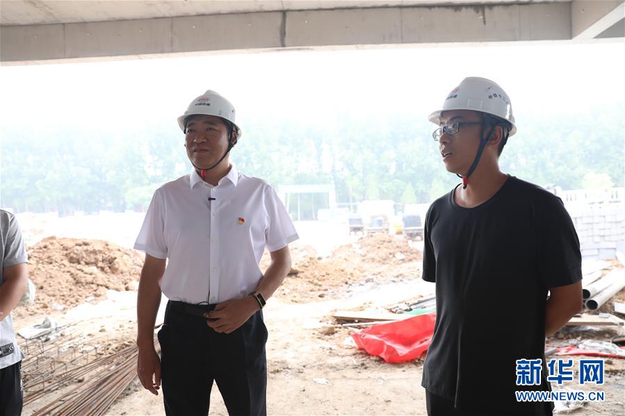 (新華全媒頭條·走向我們的小康生活·圖文互動(dòng))(6)我們村里的年輕人——賈家莊追求美好生活的“動(dòng)力源泉”