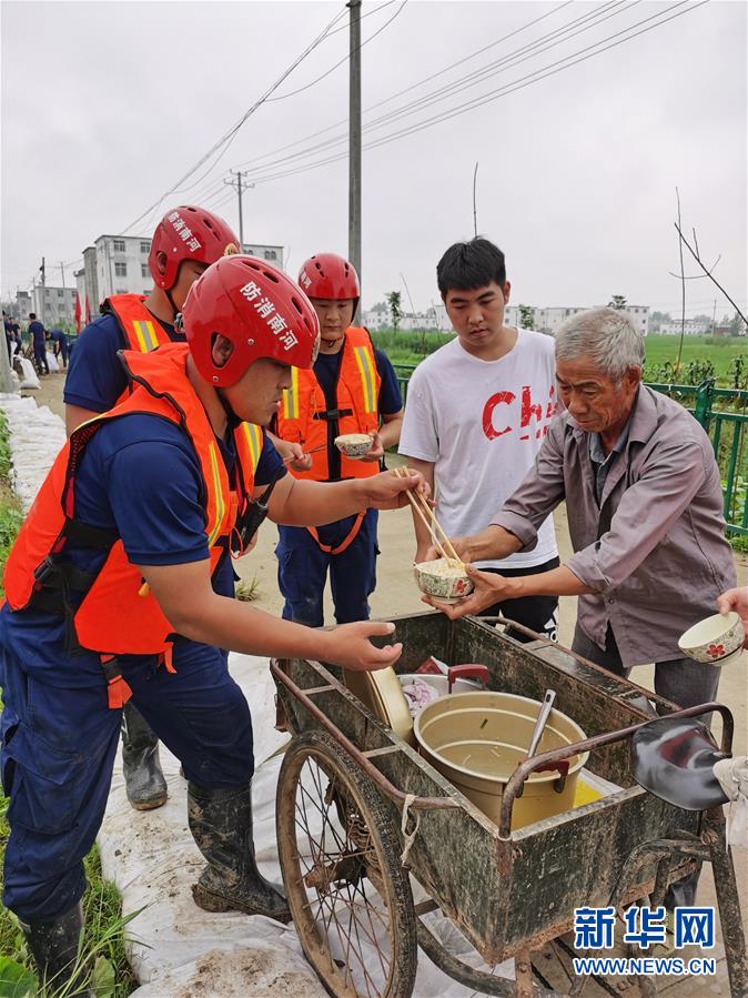 (新華全媒頭條·圖文互動(dòng))(5)筑起共御水患的鋼鐵長堤——戰(zhàn)洪一線的“干群關(guān)系新答卷”