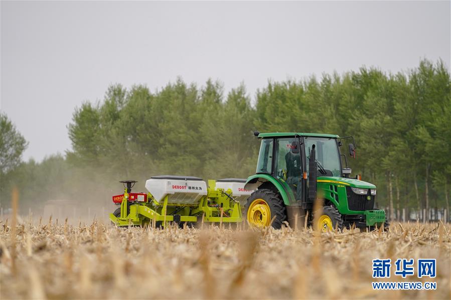 （在習(xí)近平新時(shí)代中國(guó)特色社會(huì)主義思想指引下&mdash;&mdash;新時(shí)代新作為新篇章&middot;習(xí)近平總書(shū)記關(guān)切事&middot;圖文互動(dòng)）（7）為黑土加&ldquo;油&rdquo;&mdash;&mdash;&ldquo;耕地中的大熊貓&rdquo;，我們這樣保護(hù)