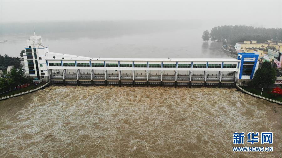 （在習近平新時代中國特色社會主義思想指引下&mdash;&mdash;新時代新作為新篇章&middot;習近平總書記關切事&middot;圖文互動）（11）一切為了人民&mdash;&mdash;寫在全國防汛救災取得階段性重大勝利之時