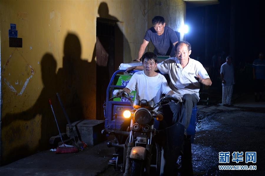 （在習近平新時代中國特色社會主義思想指引下&mdash;&mdash;新時代新作為新篇章&middot;習近平總書記關切事&middot;圖文互動）（13）一切為了人民&mdash;&mdash;寫在全國防汛救災取得階段性重大勝利之時