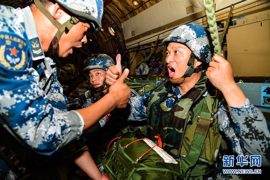 （在習近平強軍思想指引下&middot;我們在戰位報告&middot;圖文互動）（3）朵朵傘花綻放，勝戰精兵天降&mdash;&mdash;空降兵部隊某旅教導員余海龍帶領官兵傳承黃繼光精神記事