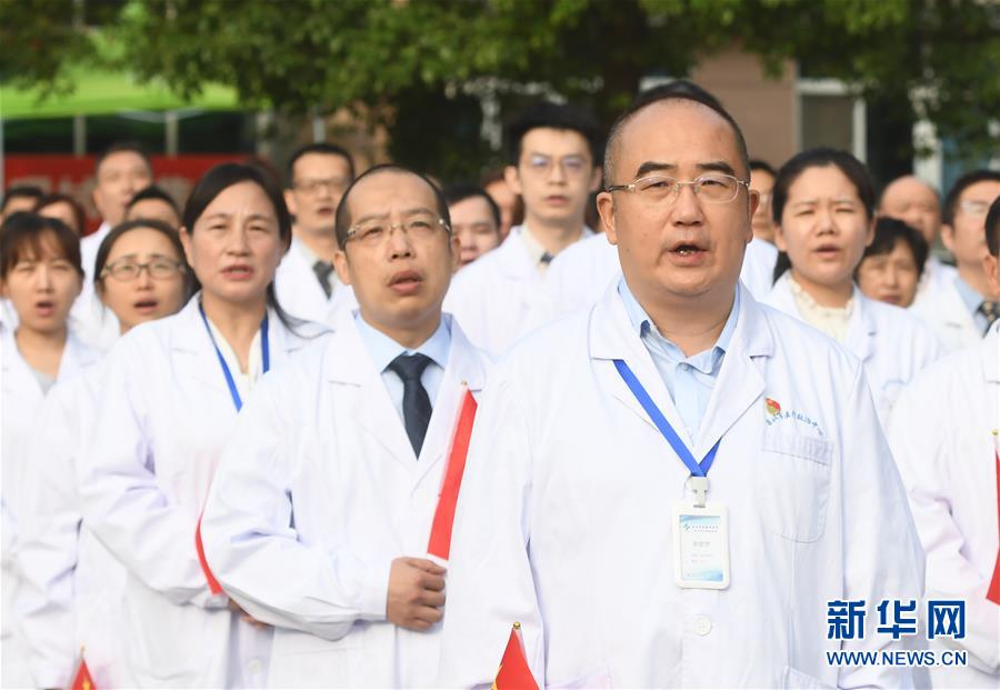 （抗疫先進事跡·圖文互動）（2）張定宇：疫情“暴風眼”里，“漸凍”之軀與時間賽跑