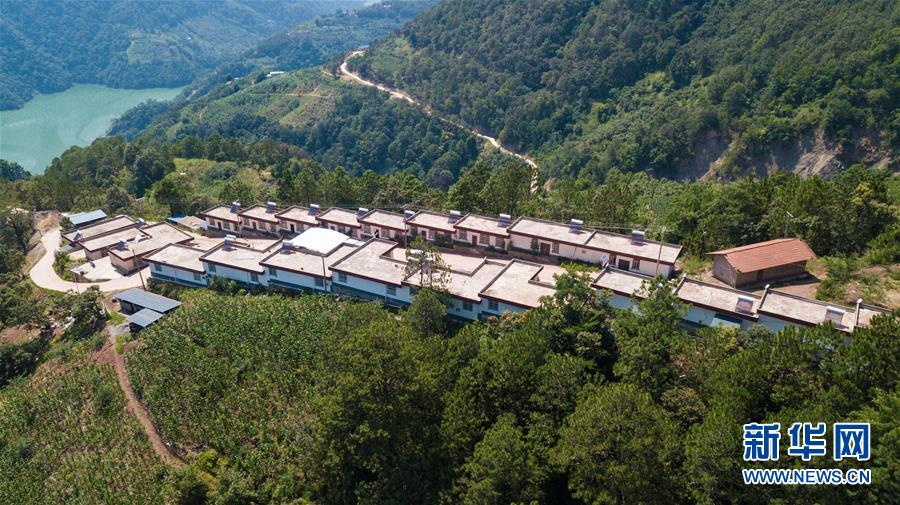 （在習近平新時代中國特色社會主義思想指引下&mdash;&mdash;新時代新作為新篇章&middot;總書記關心的百姓身邊事&middot;圖文互動）（1）&ldquo;四好農村路&rdquo;：通向幸福，通向遠方