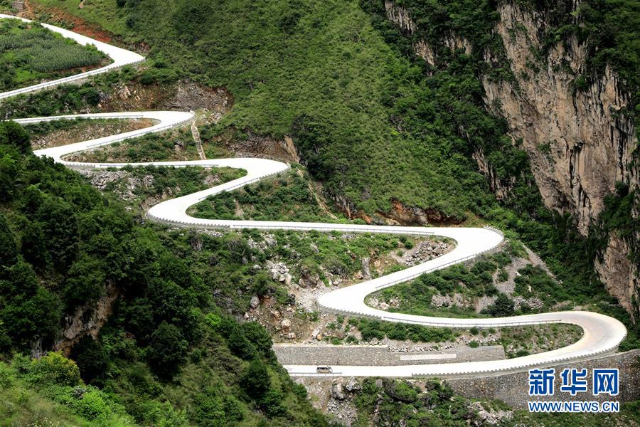 （在習近平新時代中國特色社會主義思想指引下&mdash;&mdash;新時代新作為新篇章&middot;總書記關心的百姓身邊事&middot;圖文互動）（2）&ldquo;四好農村路&rdquo;：通向幸福，通向遠方