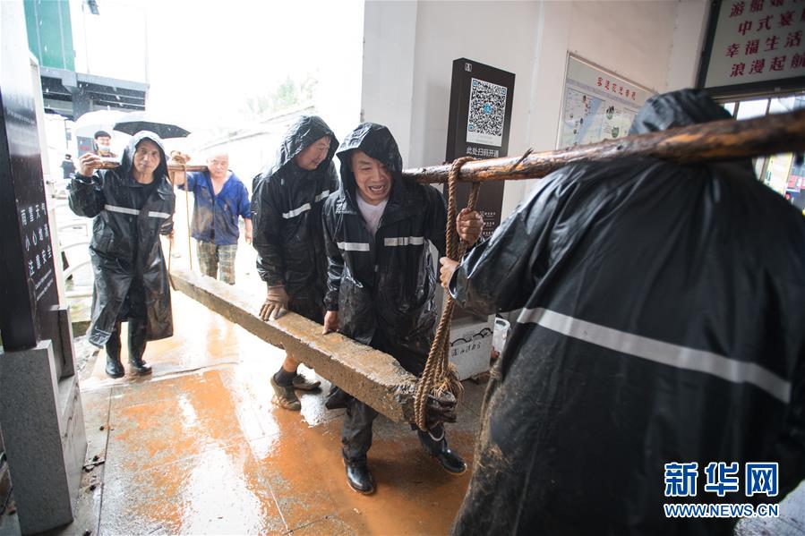 （在習(xí)近平新時(shí)代中國(guó)特色社會(huì)主義思想指引下&mdash;&mdash;新時(shí)代新作為新篇章&middot;習(xí)近平總書記關(guān)切事&middot;圖文互動(dòng)）（4）戰(zhàn)疫魔,斗洪魔&mdash;&mdash;湖北全力應(yīng)對(duì)防疫、防汛疊加&ldquo;雙考&rdquo;