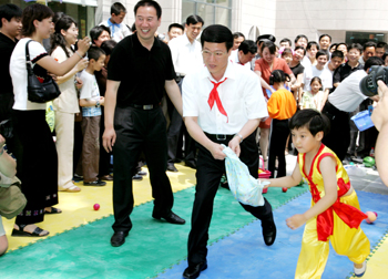 “為民、務(wù)實(shí)、清廉”——記中共中央政治局常委張高麗