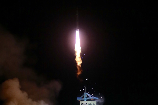 4月6日，搭載實踐十號衛星的長征二號丁運載火箭升空。