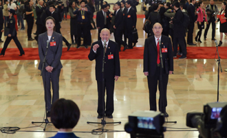 魏秋月、孟廣祿、薛晨陽代表接受采訪