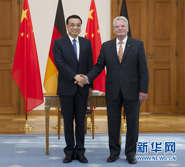 10月10日，國務(wù)院總理李克強(qiáng)在柏林會見德國總統(tǒng)高克。 新華社記者王曄 攝 