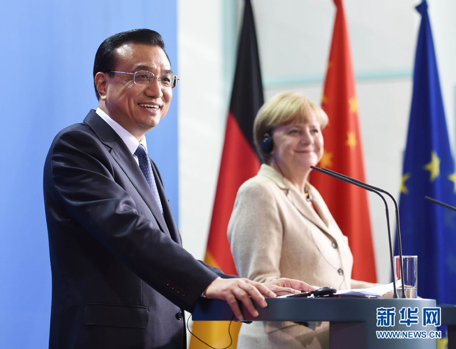 10月10日，國務院總理李克強在柏林與德國總理默克爾圓滿結束第三輪中德政府磋商后共同會見記者。 新華社記者 李學仁 攝 
