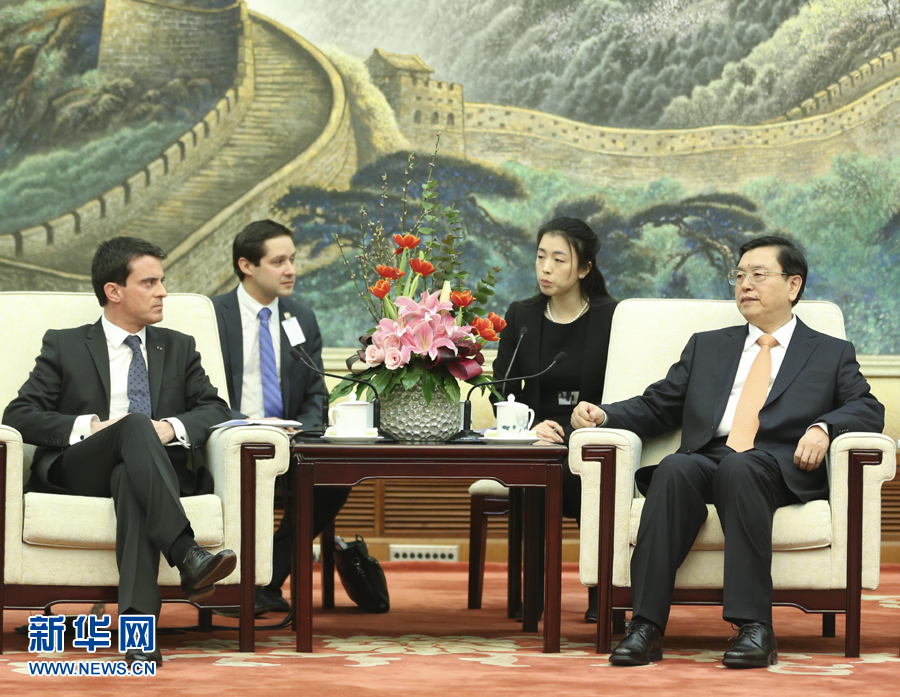 1月30日,中國全國人大常委會委員長張德江在北京人民大會堂會見法國總理瓦爾斯。 新華社記者丁林 攝 1月30日,中國全國人大常委會委員長張德江在北京人民大會堂會見法國總理瓦爾斯。 新華社記者丁林 攝