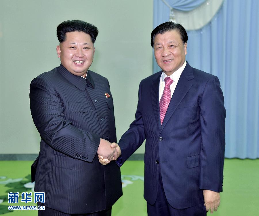 10月9日，中共中央政治局常委、中央書記處書記劉云山在平壤百花園迎賓館會(huì)見朝鮮勞動(dòng)黨第一書記金正恩。 新華社記者 李濤 攝