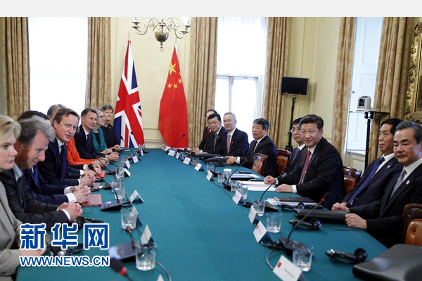 10月21日，國家主席習近平在倫敦唐寧街首相府同英國首相卡梅倫舉行會談。 新華社記者 鞠鵬 攝 