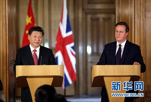 10月21日，國家主席習近平在倫敦唐寧街首相府同英國首相卡梅倫舉行會談。這是會談結束后，習近平和卡梅倫共同會見記者。 新華社記者 鞠鵬 攝 