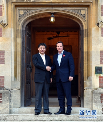 10月22日，國家主席習近平在契克斯首相鄉間別墅同英國首相卡梅倫再次會晤。 新華社記者 饒愛民 攝