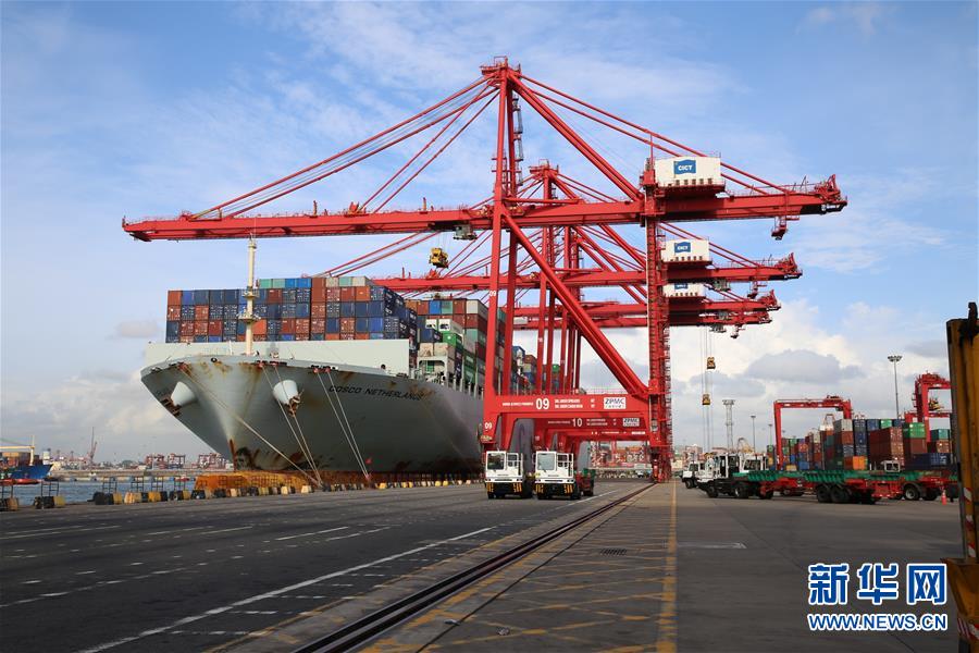 (國際·圖文互動)(1)“一帶一路”乘長風(fēng) 時隔四年又重逢——記“中遠(yuǎn)荷蘭”號再次停靠科倫坡港