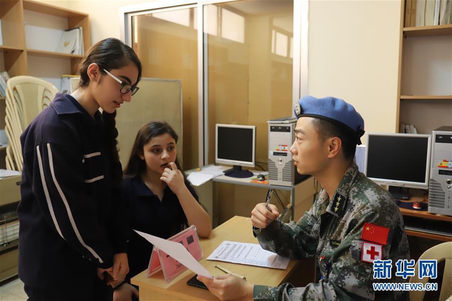 (新華網)(1)接力義診 傳遞友誼——記中國赴黎維和醫療分隊在當地學校義診