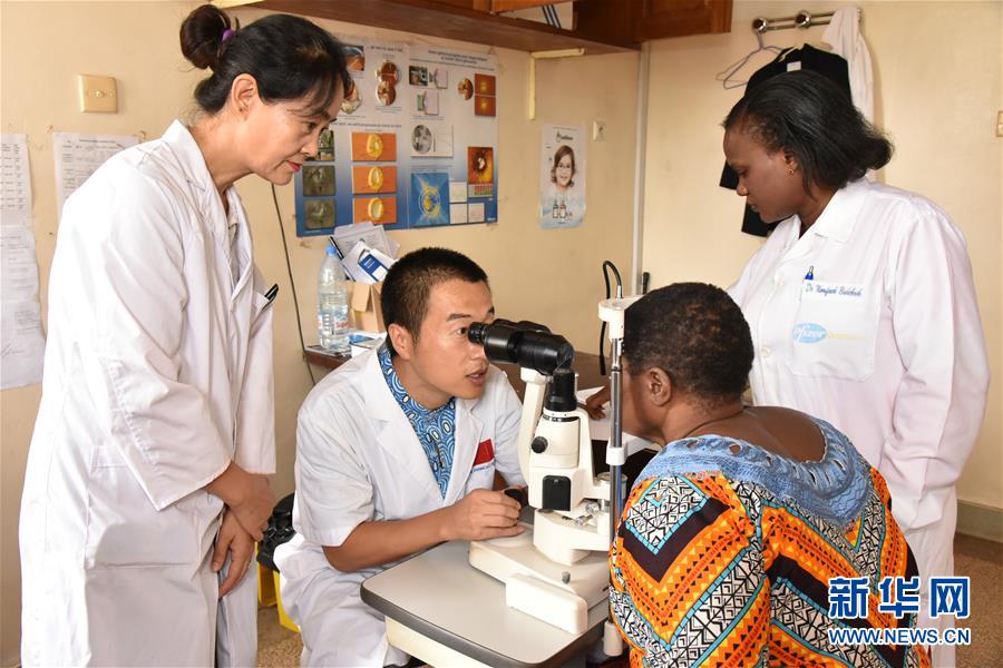 （國(guó)際&middot;圖文互動(dòng)）（4）通訊：《中喀一家人》&mdash;&mdash;贈(zèng)別中國(guó)醫(yī)療隊(duì)員的非洲旋律